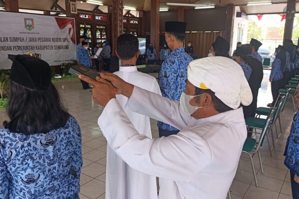 Ratusan PNS Bersumpah Setia Kepada Negara