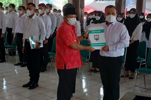 Bupati Serahkan 132 SK CPNS